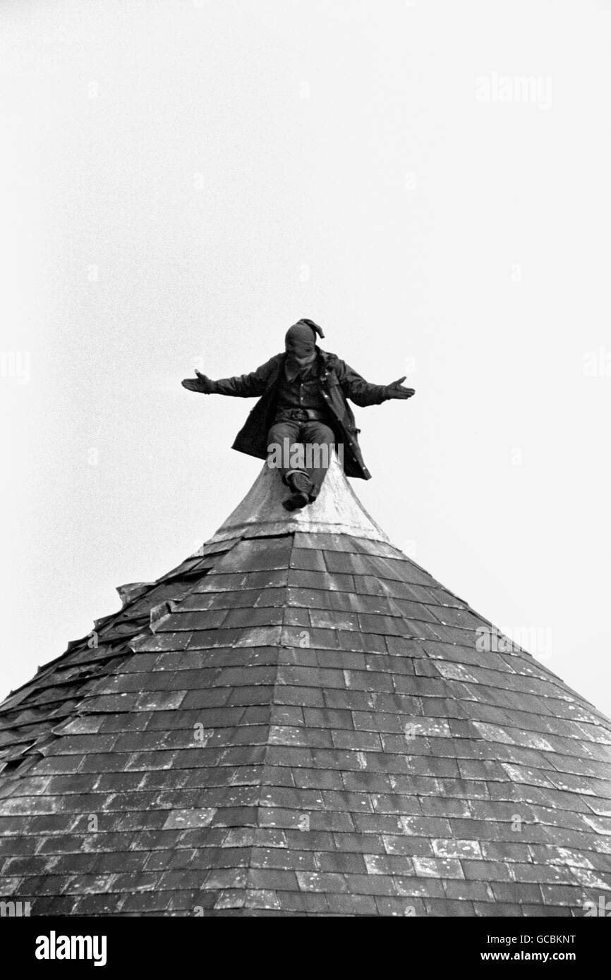 Crime - Strangeways Prison Riot - Manchester. A prisoner chased to the top of the tower at Manchester's Strangeways Prison. Stock Photo