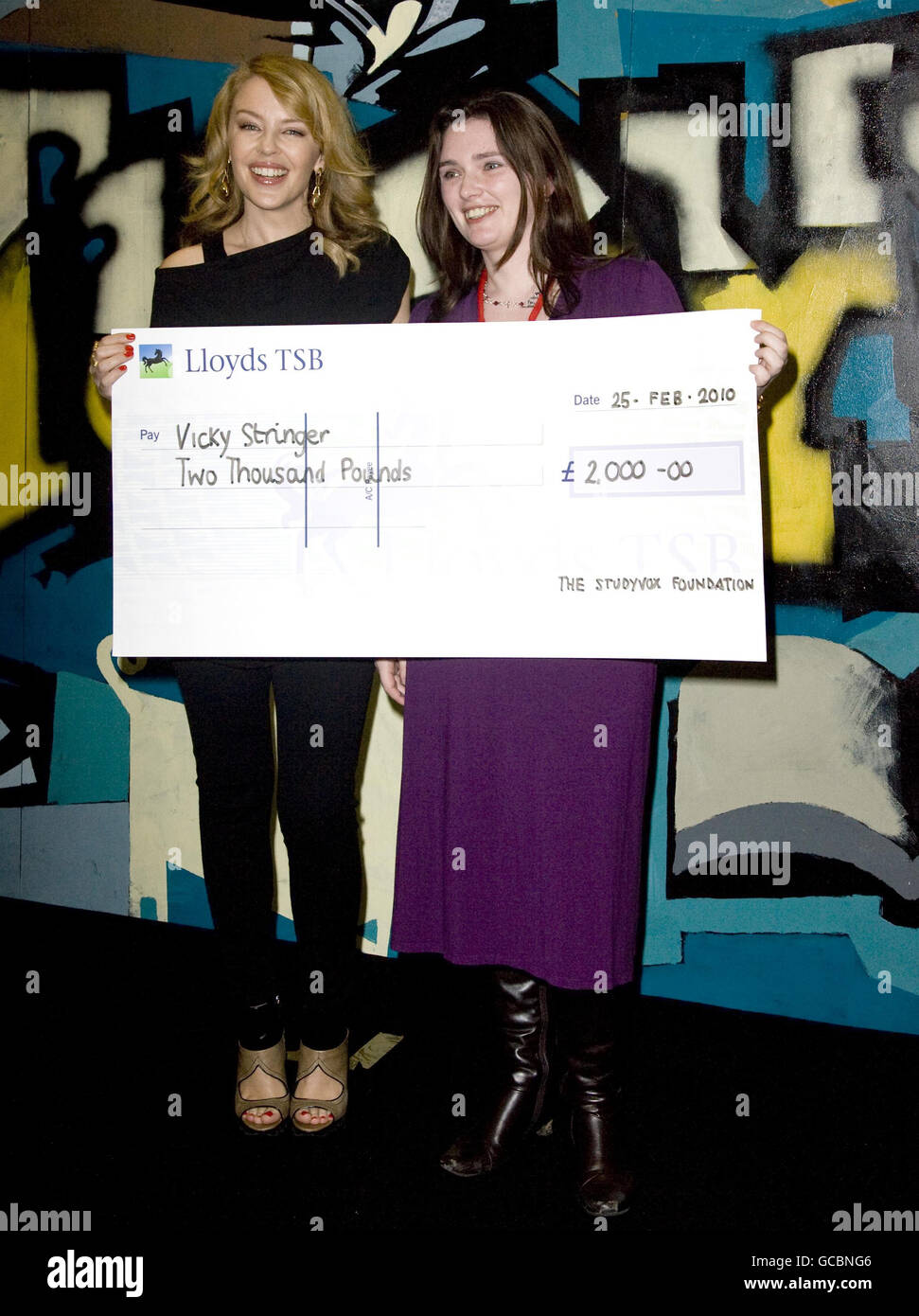 Kylie presents student bursaries - Oxford. Kylie Minogue presents an award to Studyvox FM student Vicky Stringer at The Old Estate Yard, Oxfordshire. Stock Photo