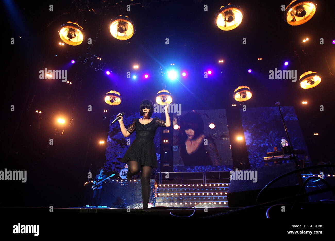 Celebrity music singing on stage microphone full length hi-res stock ...