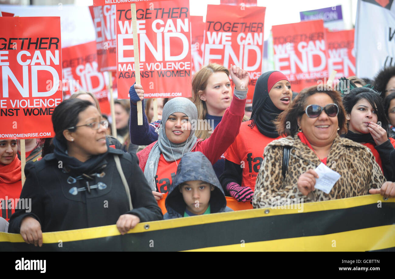 End violence against women’ protests hi-res stock photography and ...