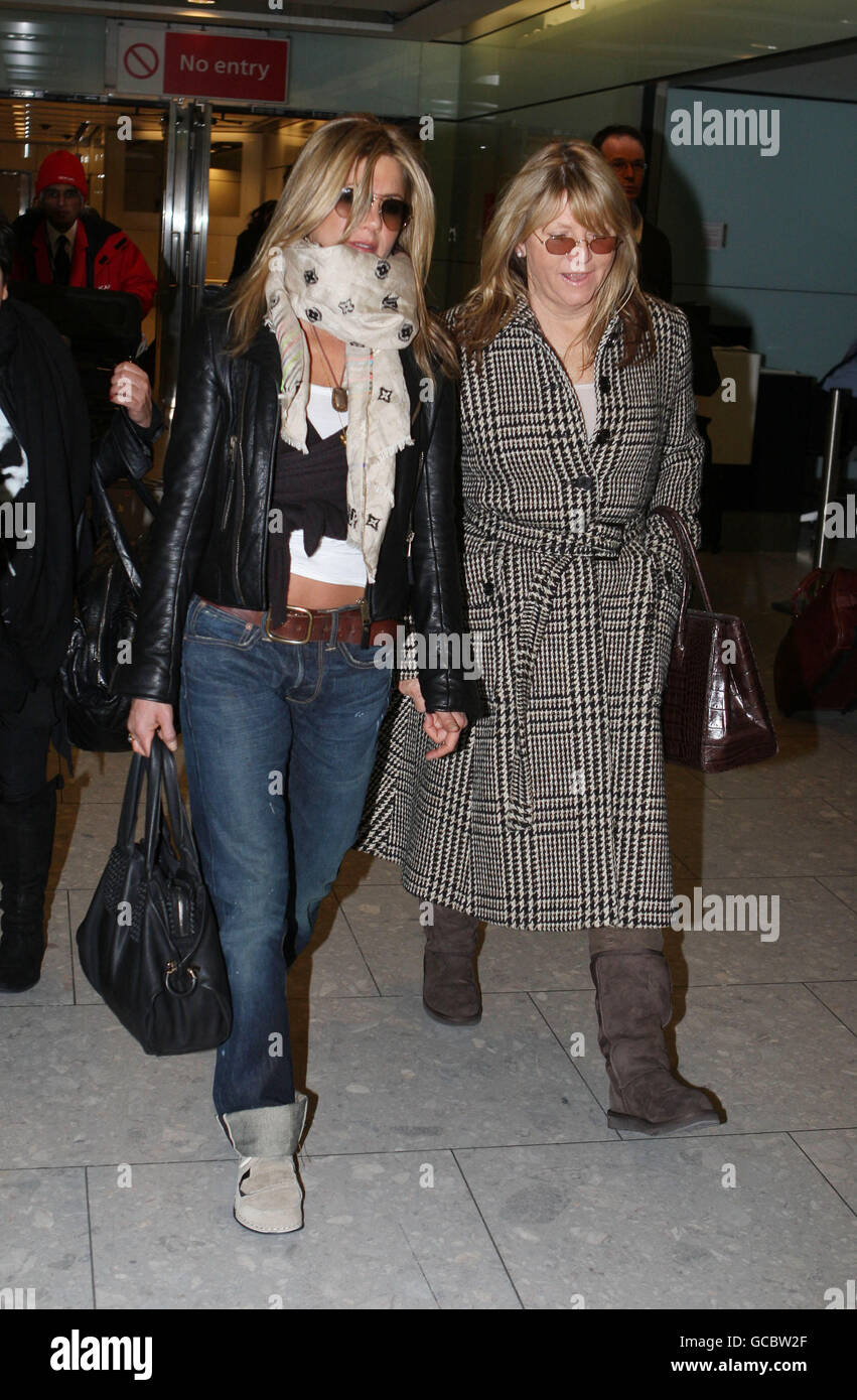 Jennifer Aniston at Heathrow Airport March 10, 2010 – Star Style
