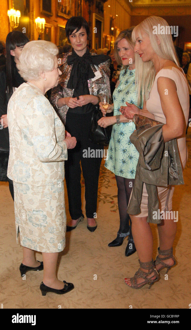Queen Elizabeth II meets (left to right) model Erin O'Connor, New Look Design Director Barbara Horspool and Brand Consultant Susanne Tide Frater at a reception for the British Clothing Industry, including an exhibition of contemporary clothing curated by the Victoria and Albert Museum, at Buckingham Palace, London. Stock Photo