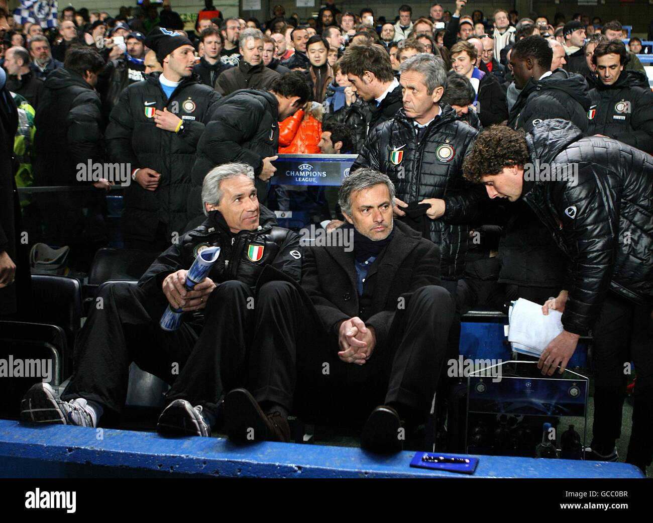 Soccer - UEFA Champions League - Round of 16 - Second Leg - Chelsea v Inter Milan - Stamford Bridge. Inter Milan manager, Jose Mourinho (centre right). Stock Photo