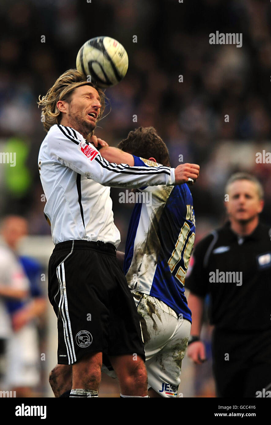 Derby County's Robbie Savage (left) and Leicester City's Richard Wellens battle for the ball during the Coca-Cola Championship match at Pride Park Stadium, Derby. Stock Photo