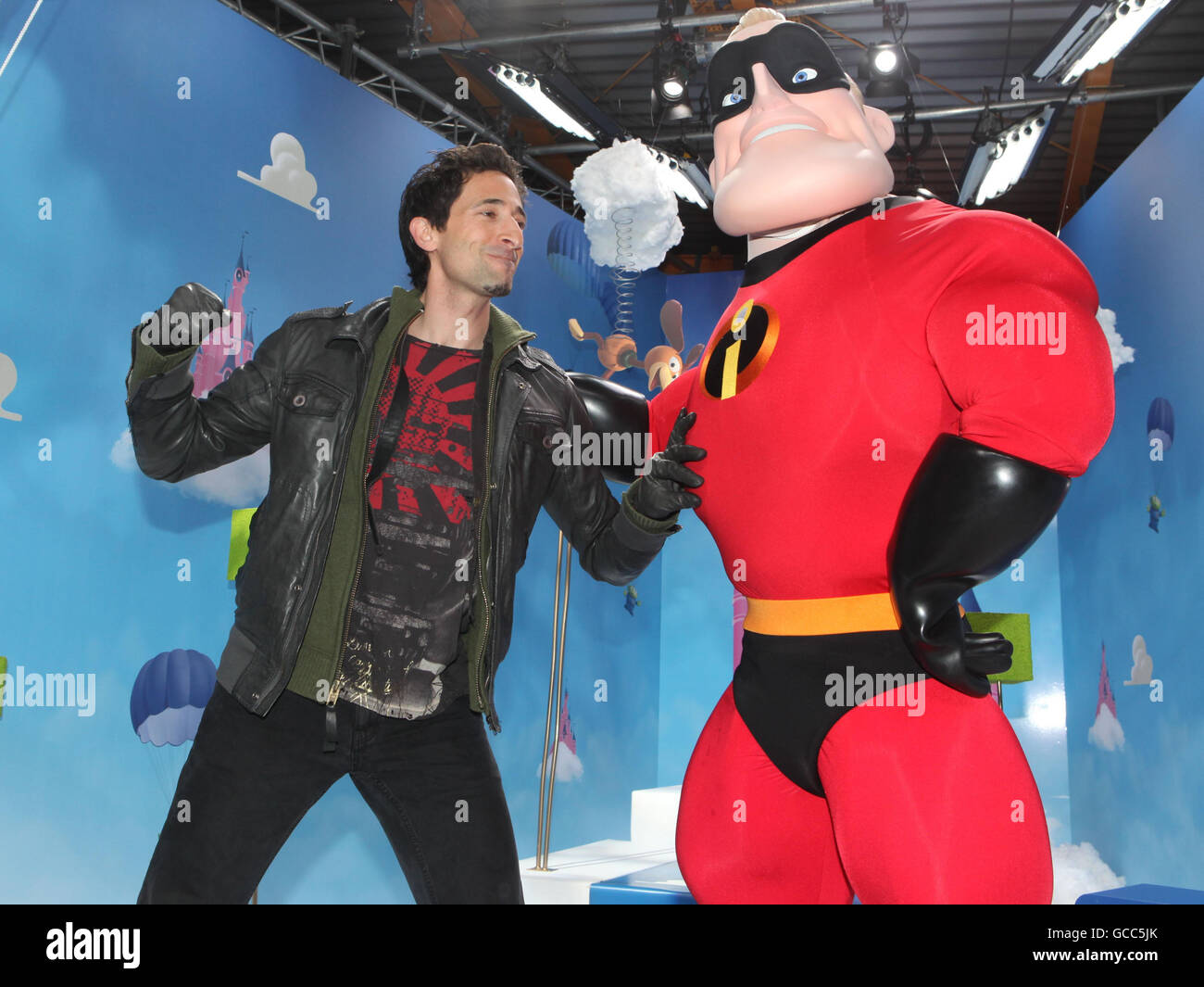 Adrien Brody (left) with a person dressed as the Disney character Mr Incredible at the New Generation Festival launch event at Disneyland Paris. Stock Photo
