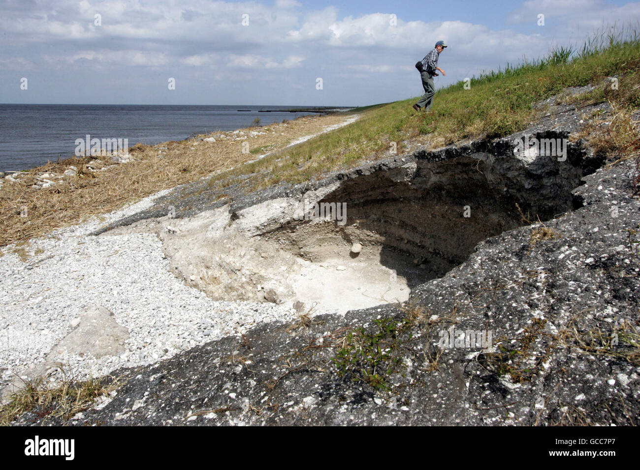 Florida, USA. 8th July, 2016. Wayne Nelson of Okeechobee surveys the damage done to the Herbert Hoover dike surrounding Lake Okeechobee by hurricane Wilma on October 30, 2005. Portions of dike south of Pahokee were washed away by wave action during hurricane Wilma. © Allen Eyestone/The Palm Beach Post/ZUMA Wire/Alamy Live News Stock Photo