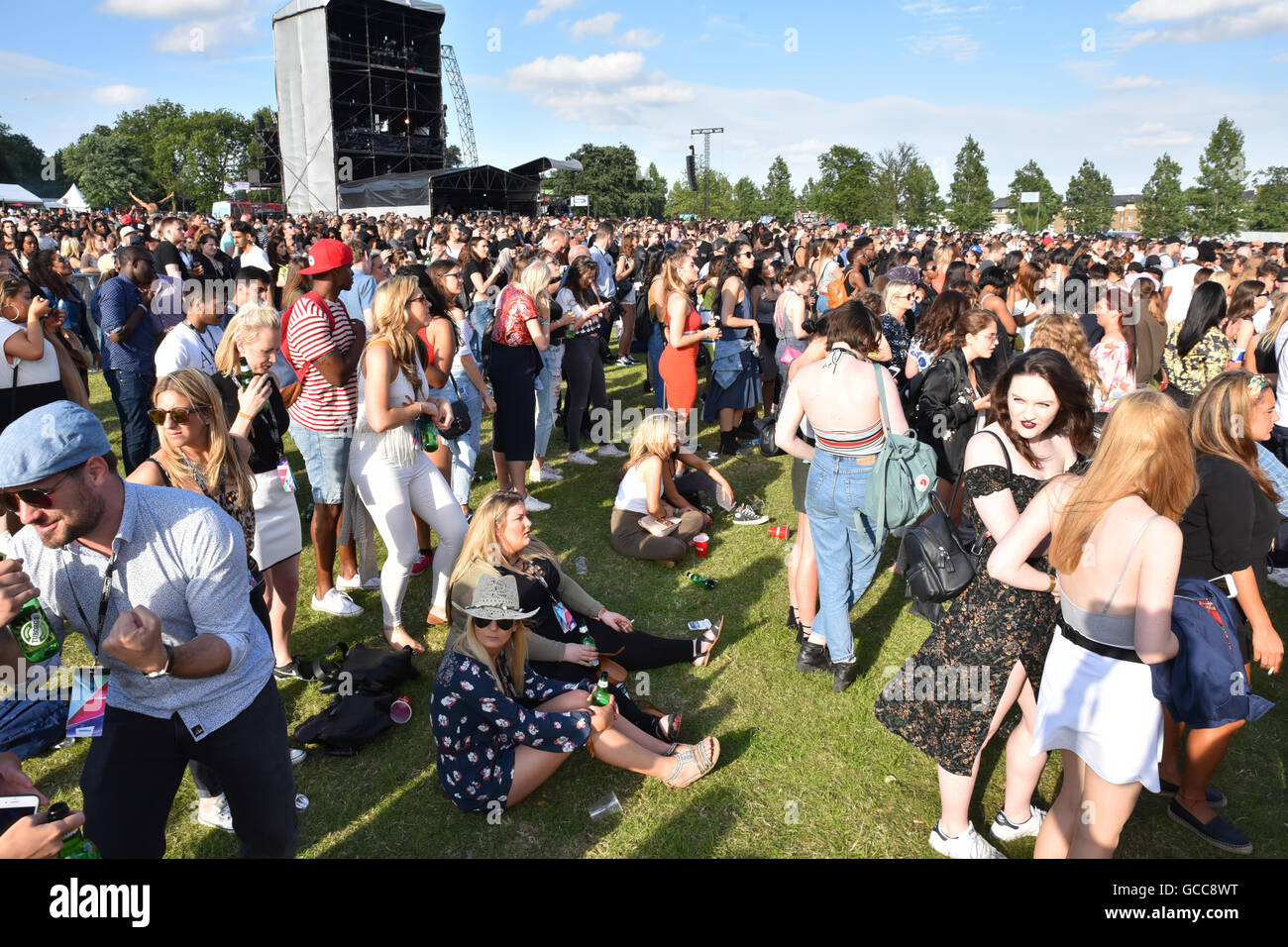 Finsbury Park, London, UK. 8th July 2016. The crowd at the Wireless Festival.  Credit: Matthew Chattle/Alamy Live News Stock Photo - Alamy