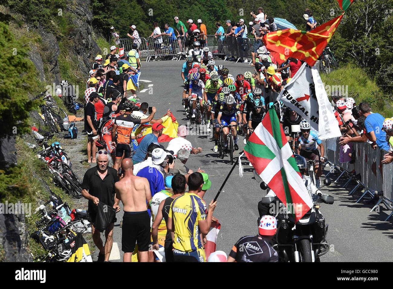 08 07 2016 L Isle Jourdain To Lac De Payolle France Tour De France Stock Photo Alamy