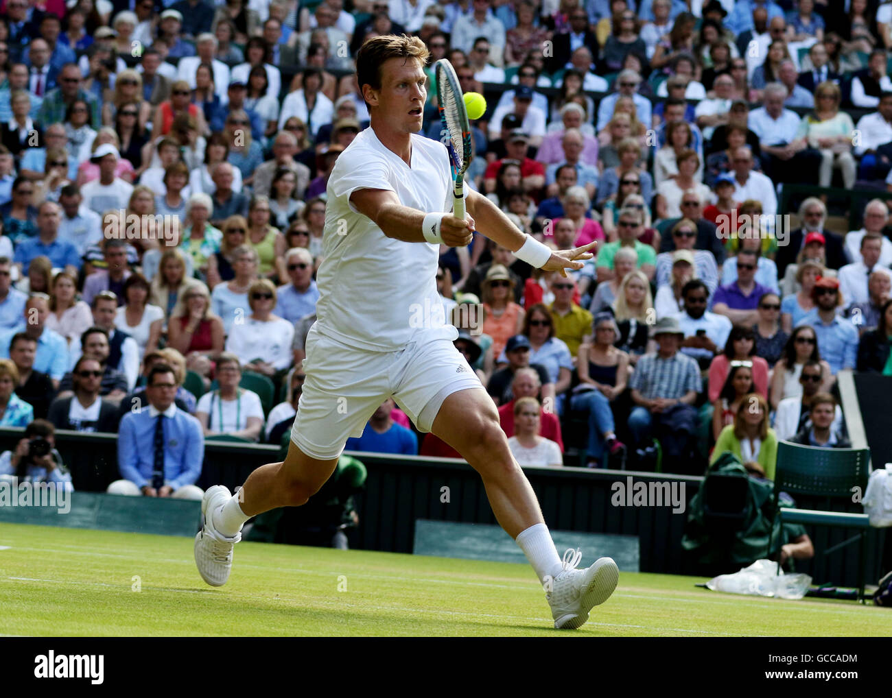 London, Britain. 8th July, 2016. Tomas Berdych of the Czech Republic returns the ball during the men's singles semifinal with Andy Murray of Britain on Day 11 at the Championships Wimbledon 2016 in London, Britain, on July 8, 2016. Credit:  Ye Pingfan/Xinhua/Alamy Live News Stock Photo