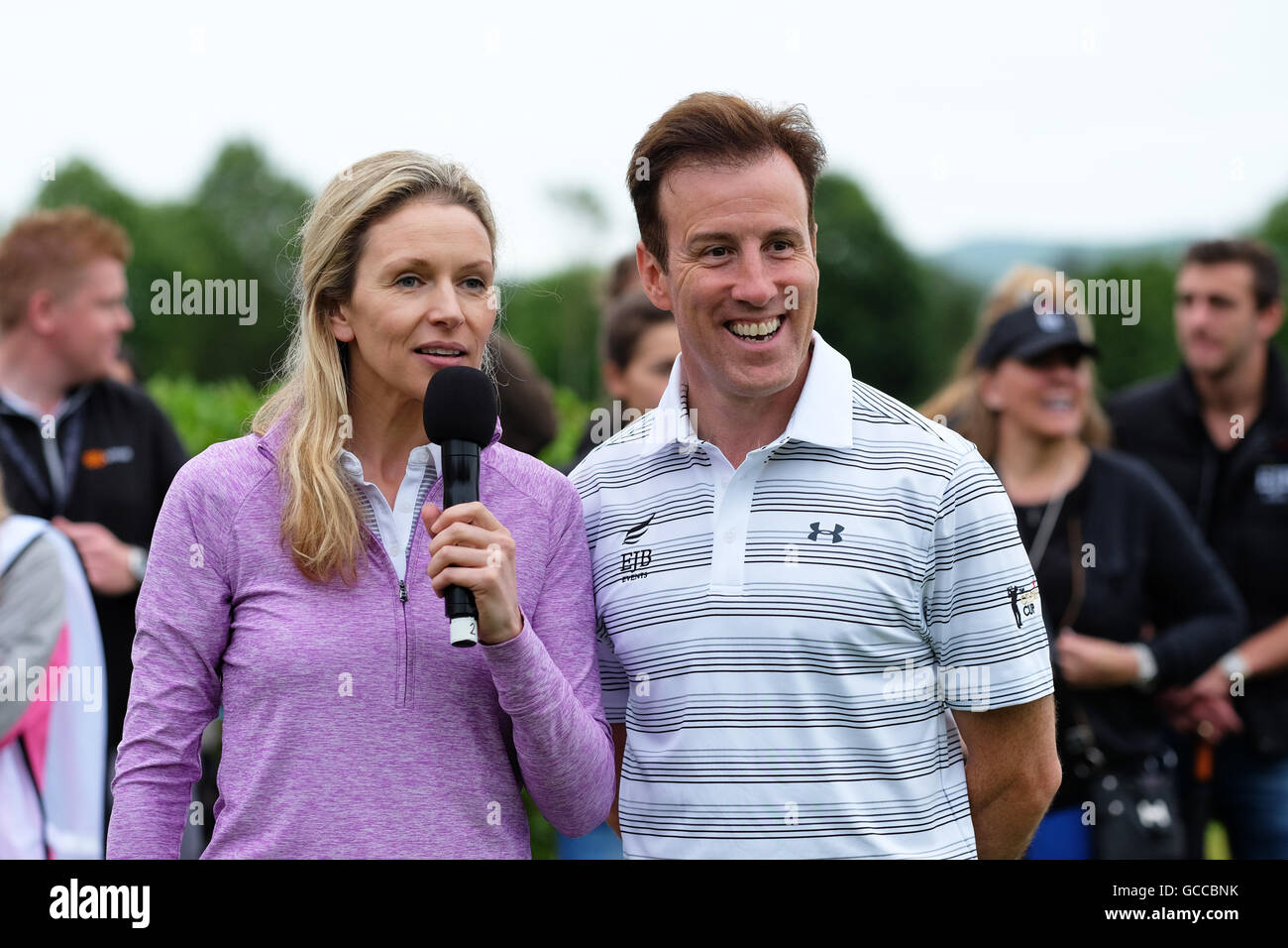 Celtic Manor, Newport, Wales - Saturday 9th July 2016 - The Celebrity Cup golf competition host Di Dougherty introduces dancer Anton Du Beke to the spectators Stock Photo