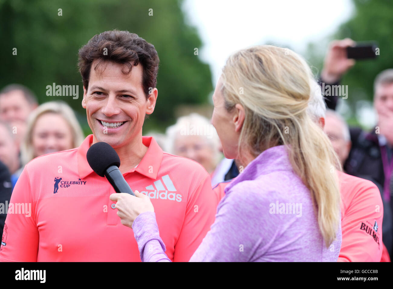 Celtic Manor, Newport, Wales - Saturday 9th July 2016 - The Celebrity Cup golf competition actor Ioan Gruffudd talks with host Di Dougherty. Photograph Steven May / Alamy Live News Stock Photo