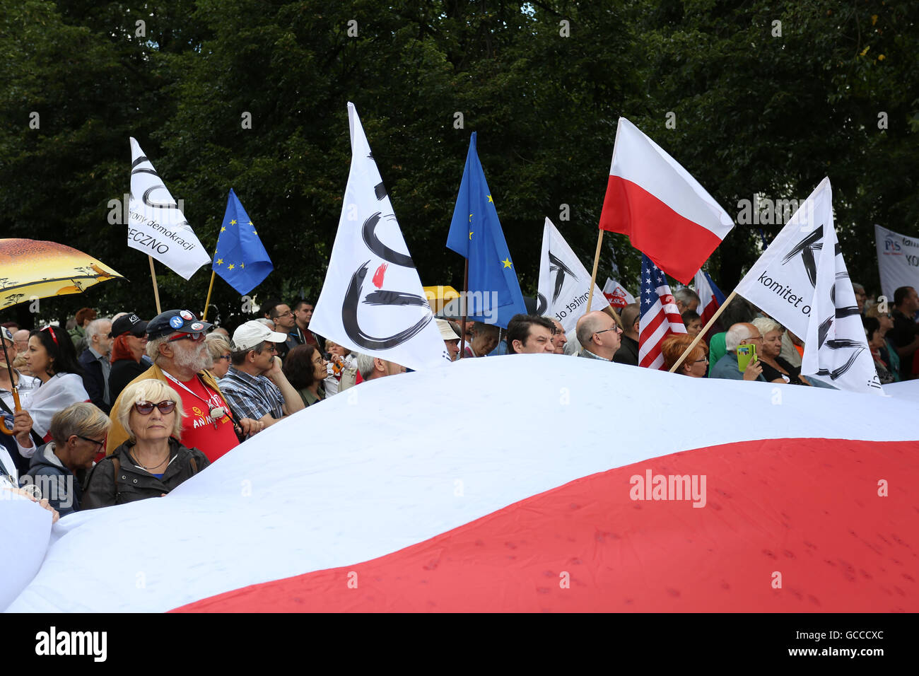 Warsaw, Poland. 9th July, 2016. KOD protest in Warsaw Credit:  Madeleine Ratz/Alamy Live News Stock Photo
