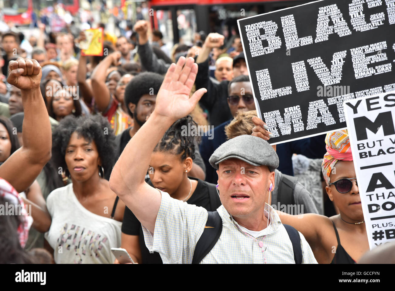 Brixton, London, UK. 9th July 2016. Black Lives Matter protesters march around Brixton before stopping traffic in protest Stock Photo