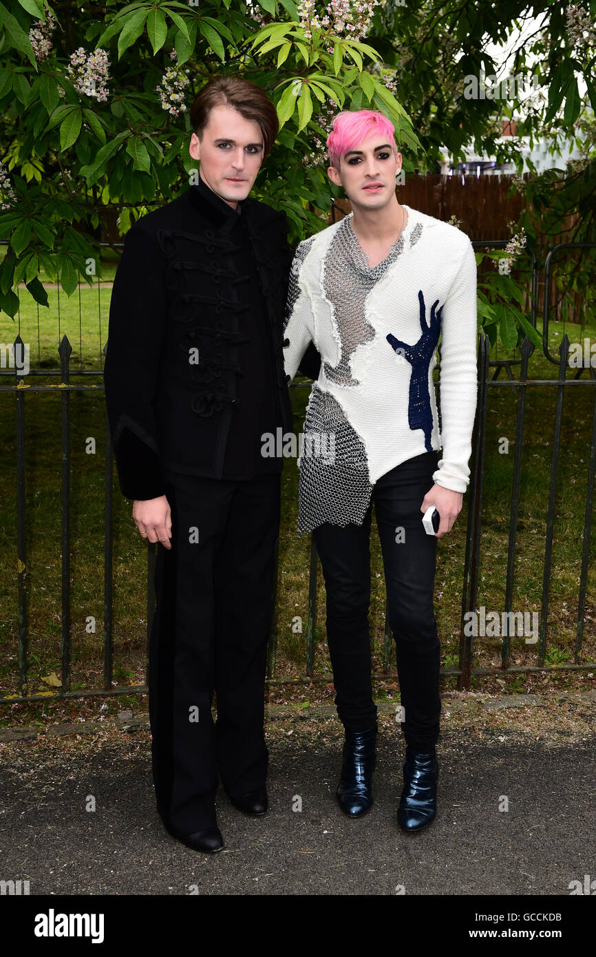 Gareth Pugh and Carson McColl attending the Serpentine Gallery Summer Party, at Hyde Park in London. PRESS ASSOCIATION Photo. Picture date: Wednesday 6th July, 2016. Photo credit should read: Ian West/PA Wire Stock Photo