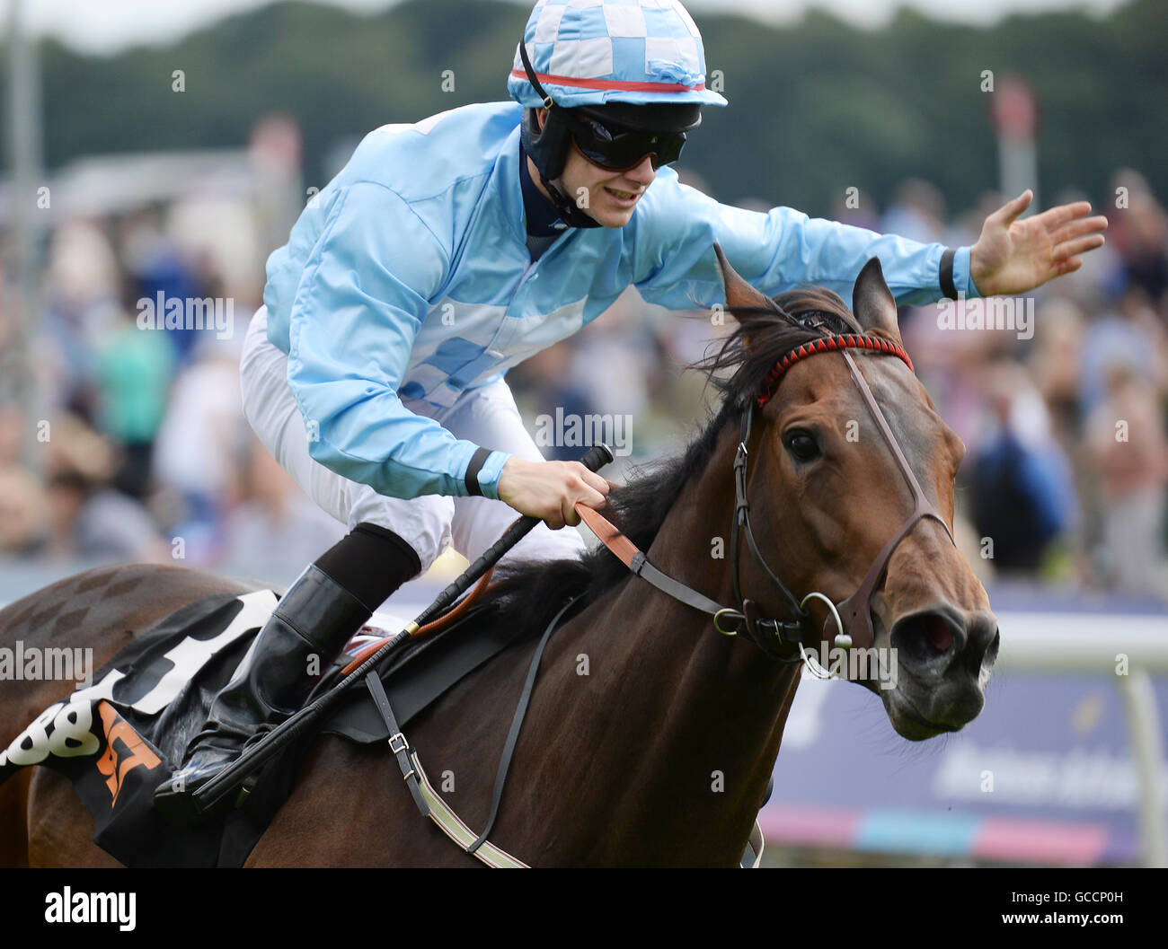 Jason Ridhe Ridge Ranger ridden by Jason Hart (centre) wins the 188Bet Summer ...