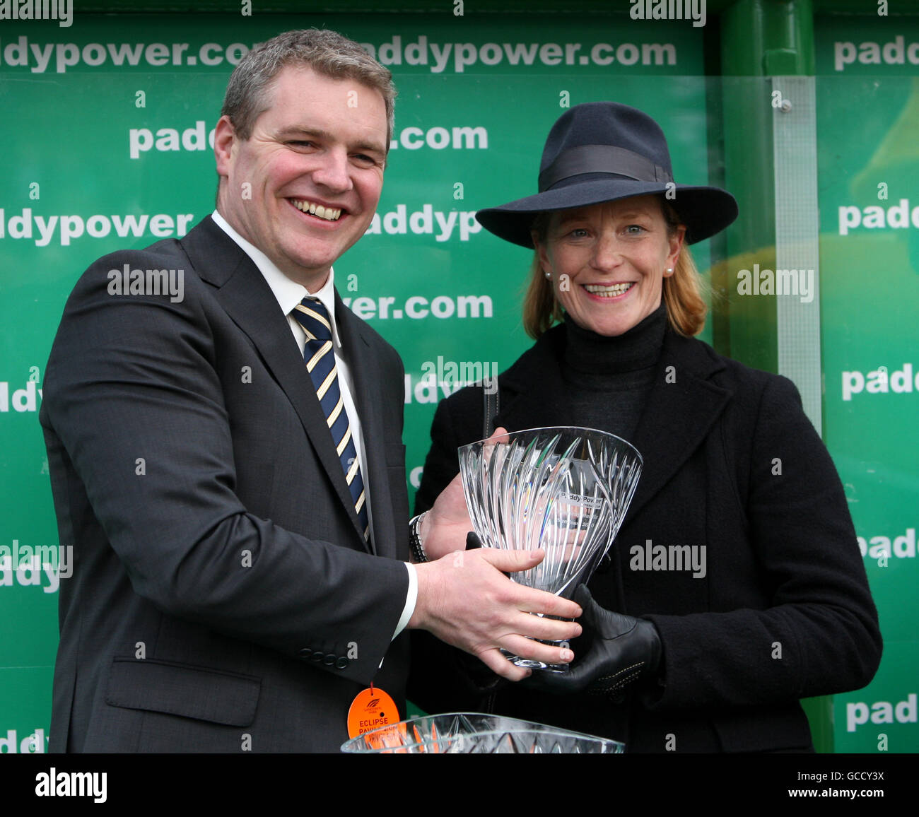 Horse Racing - Paddy Power Imperial Cup Day - Sandown Racecourse Stock Photo