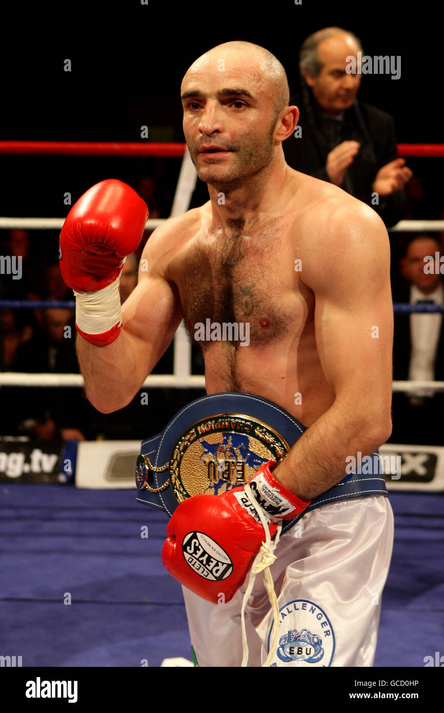 Scott lawton v leva kirakosyan hi-res stock photography and images - Alamy