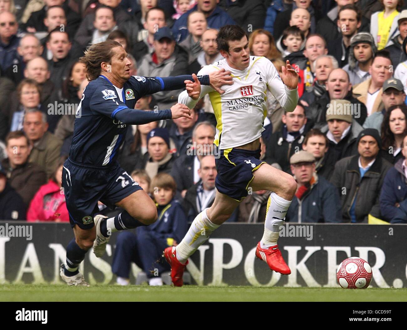 Soccer - Barclays Premier League - Tottenham Hotspur v Blackburn Rovers - White Hart Lane. Tottenham Hotspur's Gareth Bale (right) and Blackburn Rovers' Michel Salgado (left) battle for the ball Stock Photo