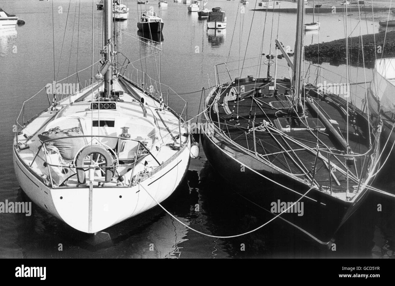 AJAX NEWS PHOTOS. 1973. HAMBLE, ENGLAND.  - ADMIRAL'S CUP CONTENDERS - (L-R) BRITISH ADMIRAL'S CUP HOPEFUL NORTHWIND AND FRENCH YACHT REVOLUTION. PHOTO:JONATHAN EASTLAND/AJAX  REF:REVOLUTION 1973 Stock Photo