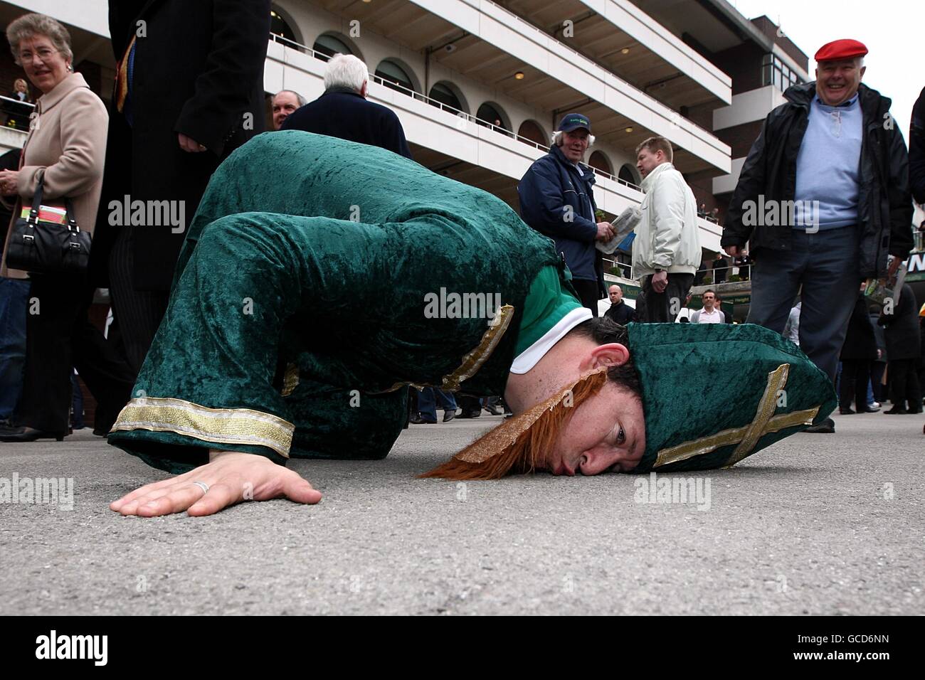Keith Fitzsimmons from Dublin kisses the ground prior to the start of racing Stock Photo