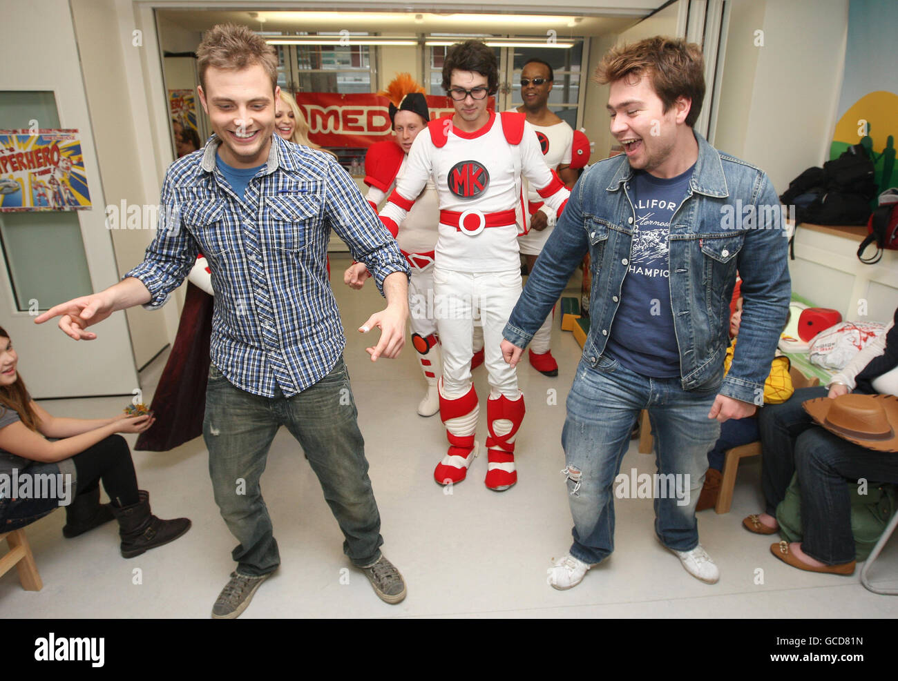 Sam Nixon (left) and Mark Rhodes (left) and Sam Nixon perform at the book launch for 'What's up with Richard? Medikidz explain Leukaemia' at Great Ormond Street Hospital, London. Stock Photo