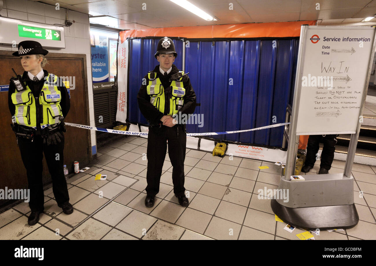 Man stabbed at Victoria Station in London Stock Photo
