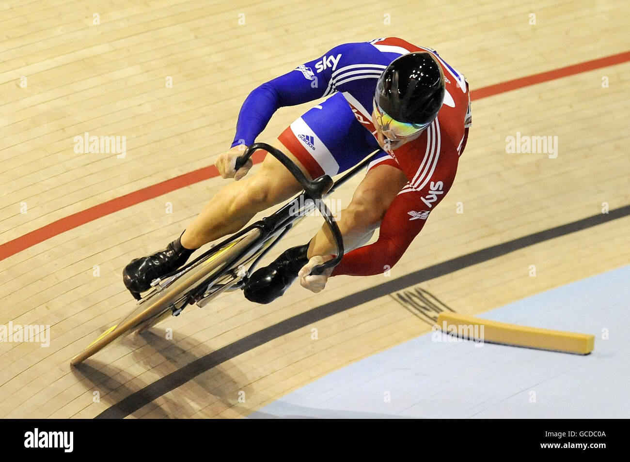 Fastest track cyclist in the world hires stock photography and images