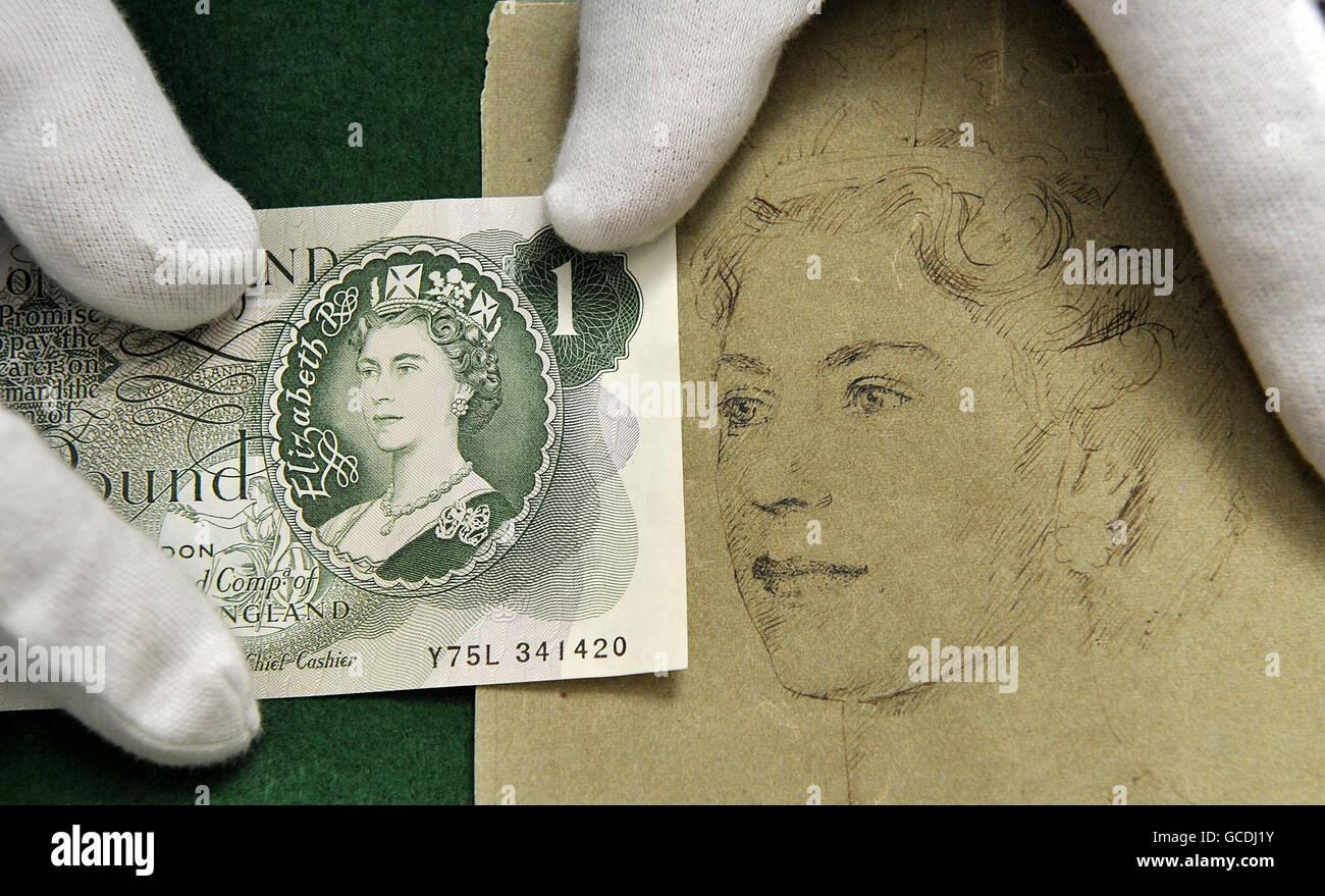 A curator displays the first 1 note in 1960 to bear Queen Elizabeth's ...