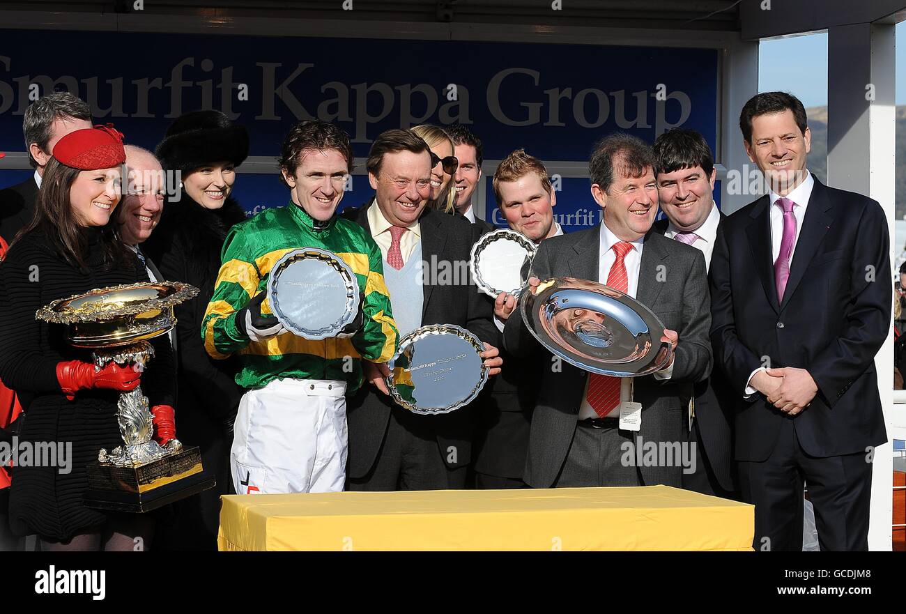 Jockey Tony McCoy (fifth left), trainer Nicky Henderson (sixth left) and owner John McManus