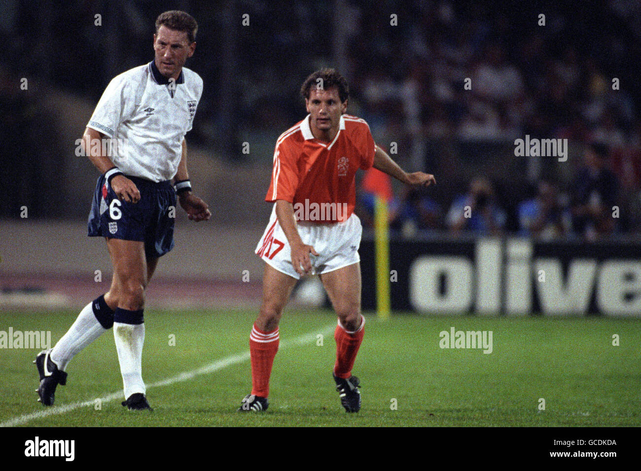 soccer - FIFA World Cup Italia 90 - Group F - England v Holland - Stadio Sant'Elia, Cagliari. England's Terry Butcher (l) and Holland's Hans Gillhaus (r) Stock Photo