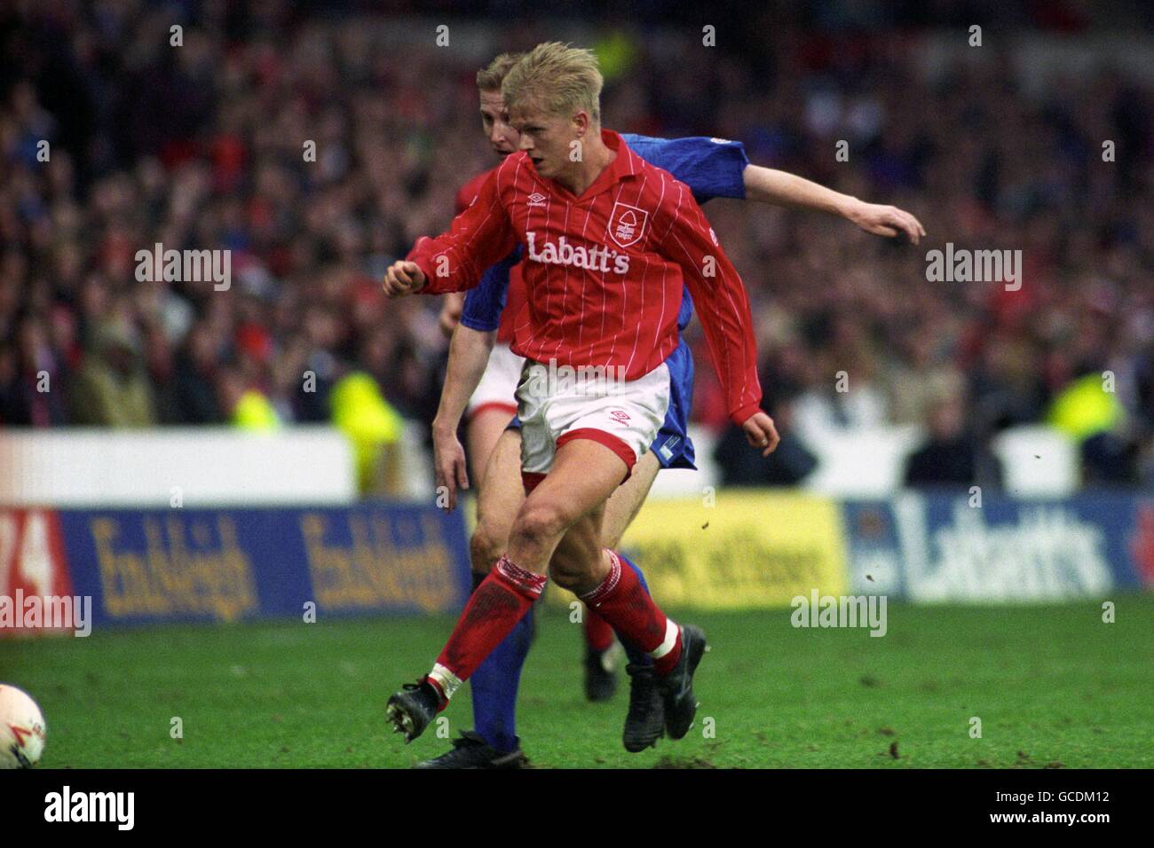 Soccer - Endsleigh League Division One - Nottingham Forest v Leicester City - City Ground. Nottingham Forest's Alf Inge Haaland under pressure from Leicester City's Iwan Roberts. Stock Photo