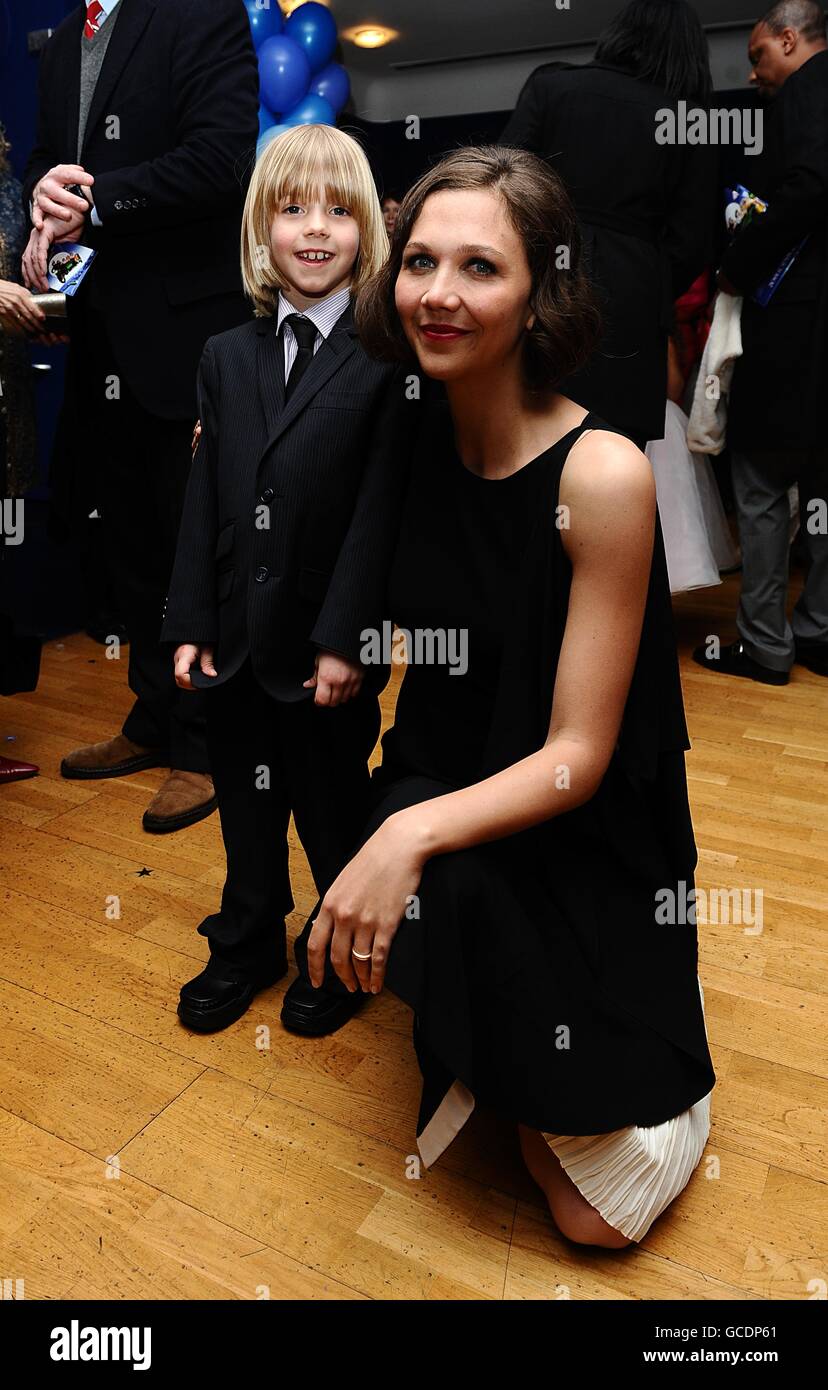 Maggie gyllenhaal oscar steer arriving world premiere nanny big bang