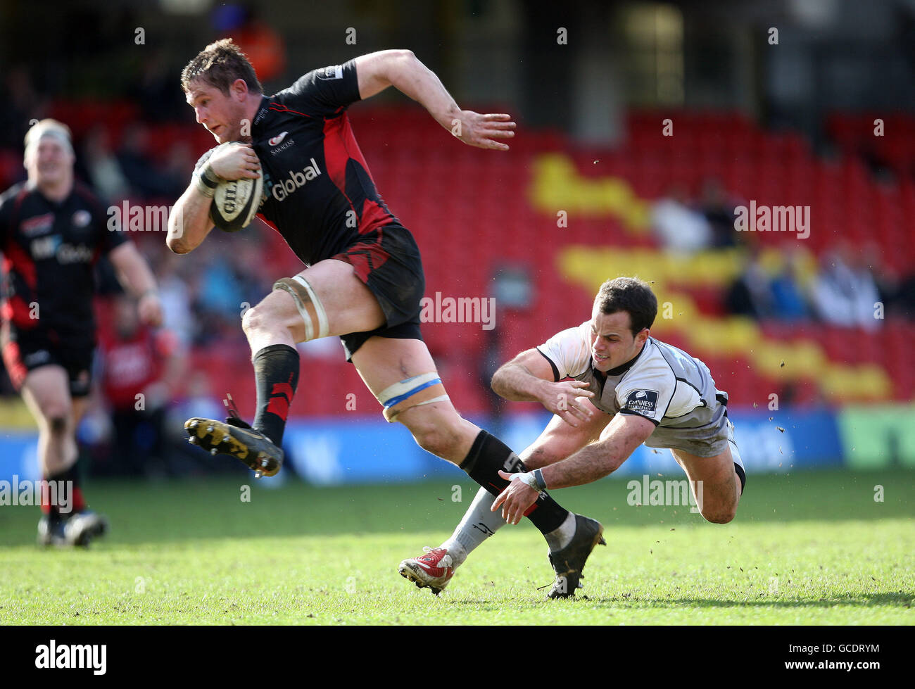 Rugby Union - Guinness Premiership - Saracens v Newcastle Falcons - Vicarage Road. Saracens' Ernst Joubert gets away from Newcastel Falcons' Micky Young to score another try Stock Photo