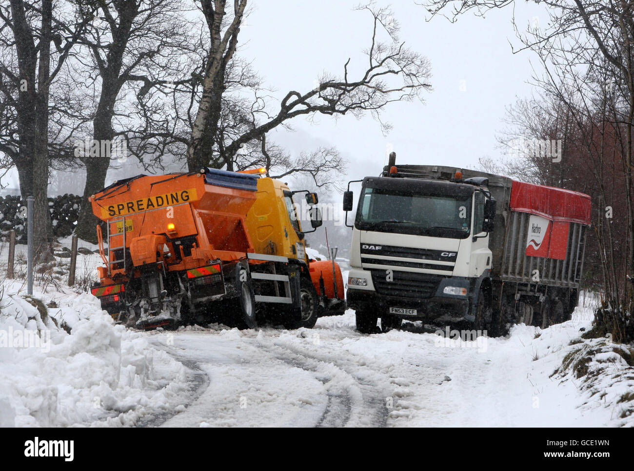 A Stirling council gritting lorry gets stuck in the snow after trying ...