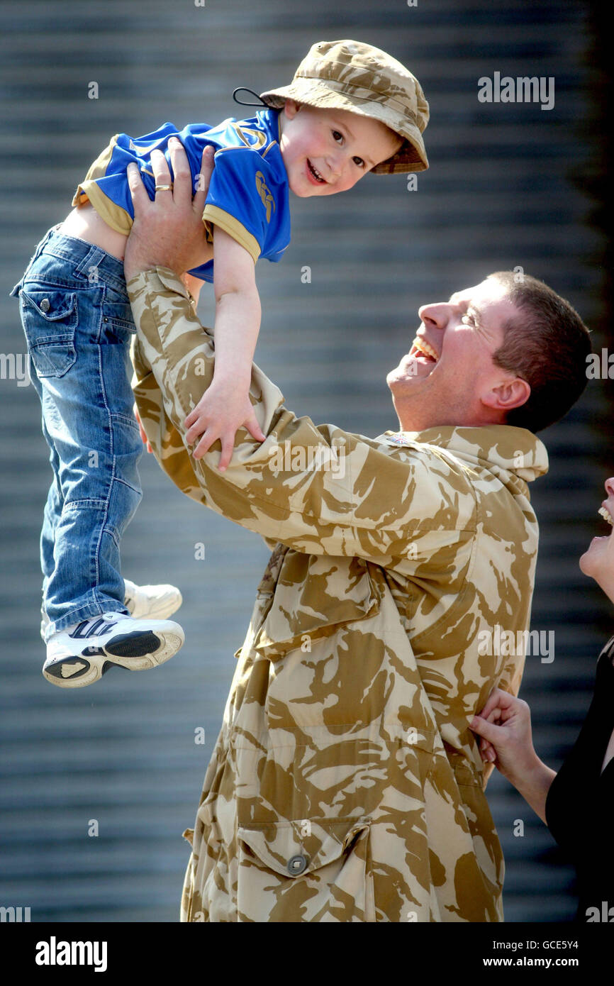 British Army medics return from Afghanistan Stock Photo