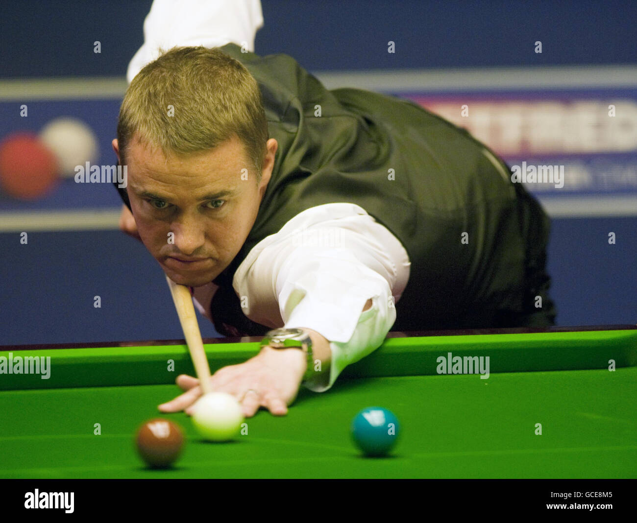 Stephen hendry takes hi-res stock photography and images - Alamy