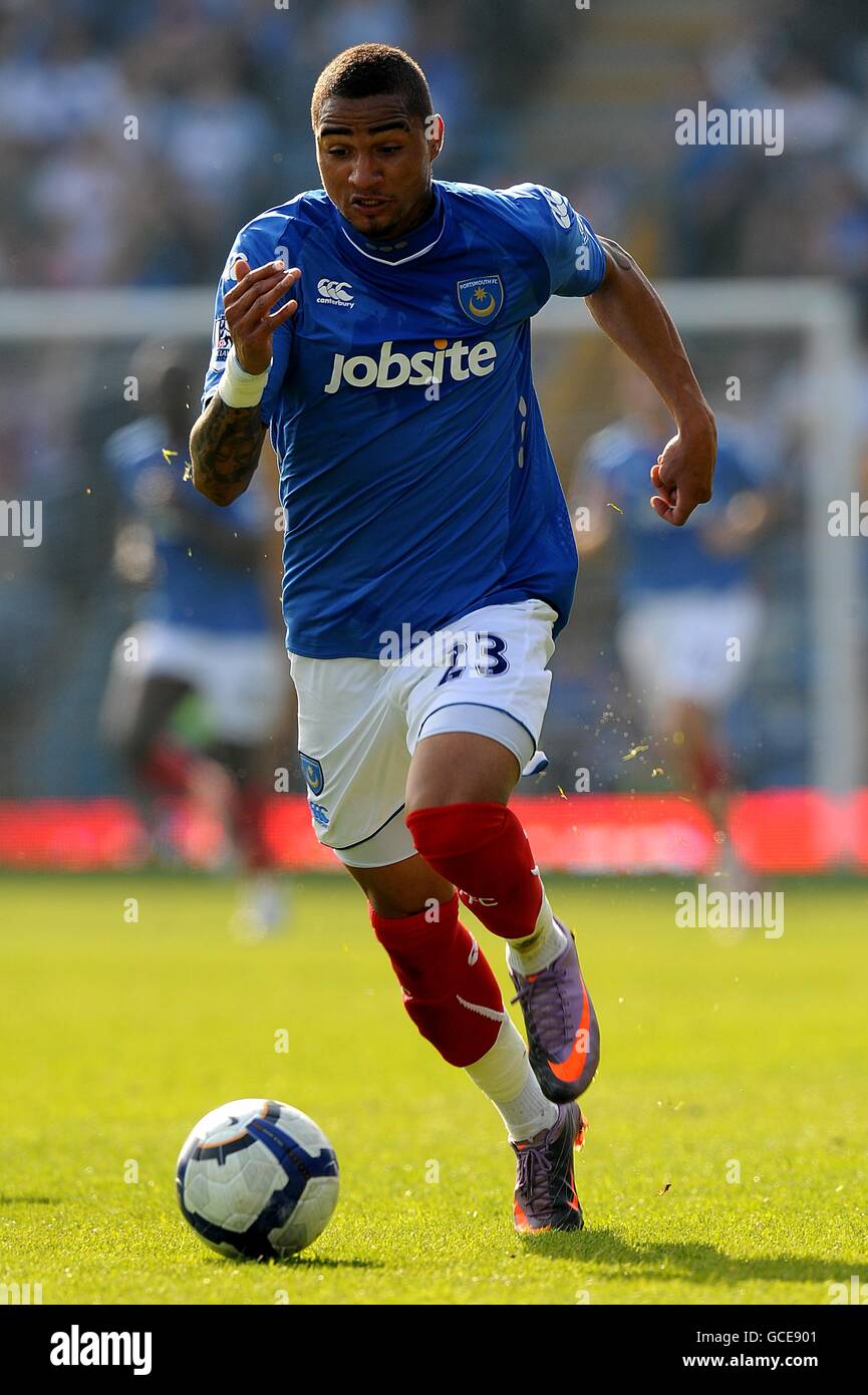 Soccer - Barclays Premier League - Portsmouth v Aston Villa - Fratton Park. Hassan Yebda, Portsmouth Stock Photo