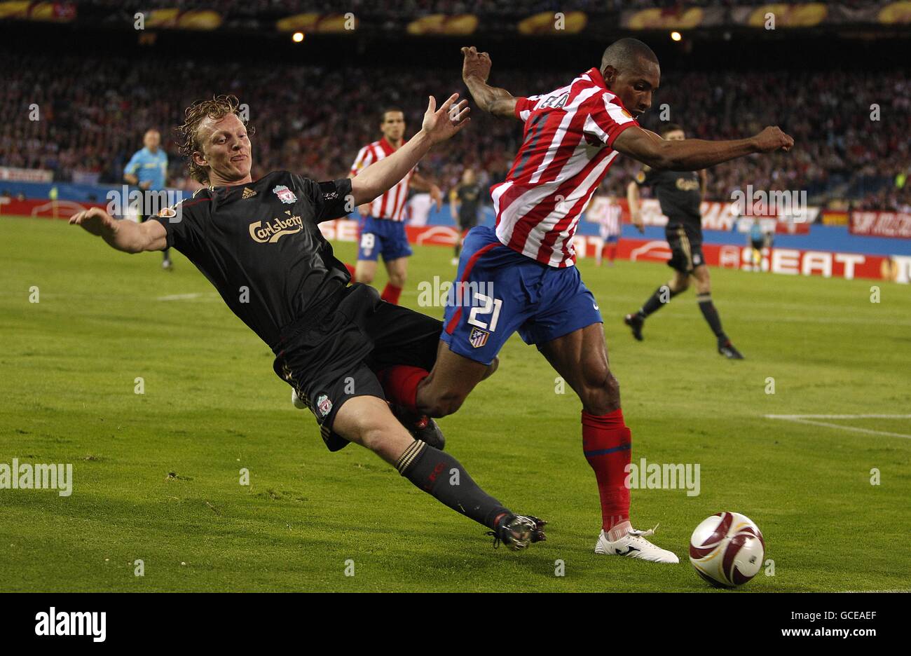 Liverpool's Dirk Kuyt (left) is challenged by Atletico Madrid's Luis Amaranto Perea (right) for the ball Stock Photo