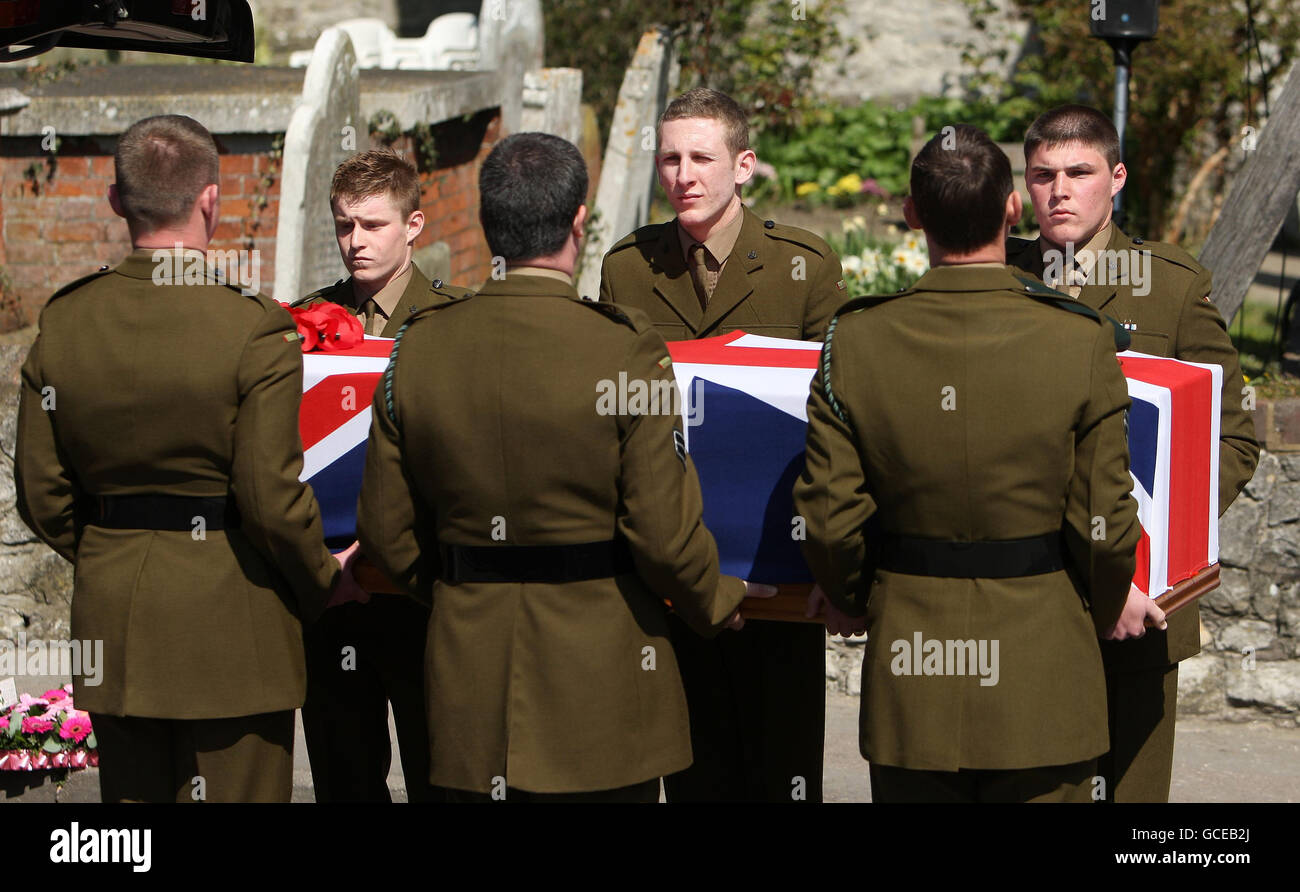 The coffin of Rifleman Daniel Holkham, 19, of 3rd Battalion The Rifles is carried into All Saints Church, in Eastchurch, Kent, by pallbearers, including his two brothers Matt Holkham (facing, left) and Andrew Holkham (facing, right). Stock Photo