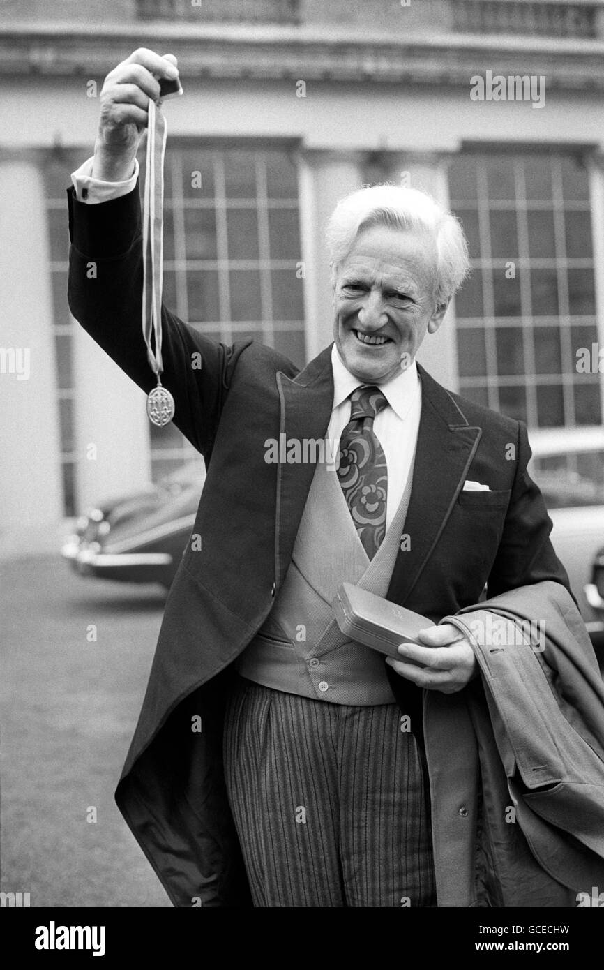 Sir Peter Pears, the international tenor and life-long friend of the late Lord Britten, overjoyed as he leaves Buckingham Palace after being knighted by the Queen at today's investiture ceremony. Stock Photo