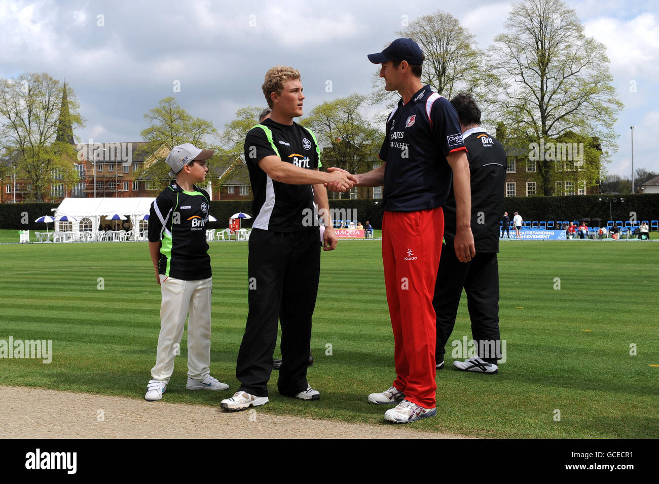 Surrey captain Rory Hamilton-Brown (left) and Lancashire captain Mark Chilton (right) at the coin toss Stock Photo
