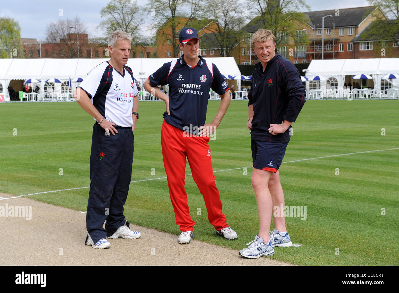 (left to right) Lancashire head coach Peter Moores, captain Mark Chilton and Glen Chapple at the coin toss Stock Photo