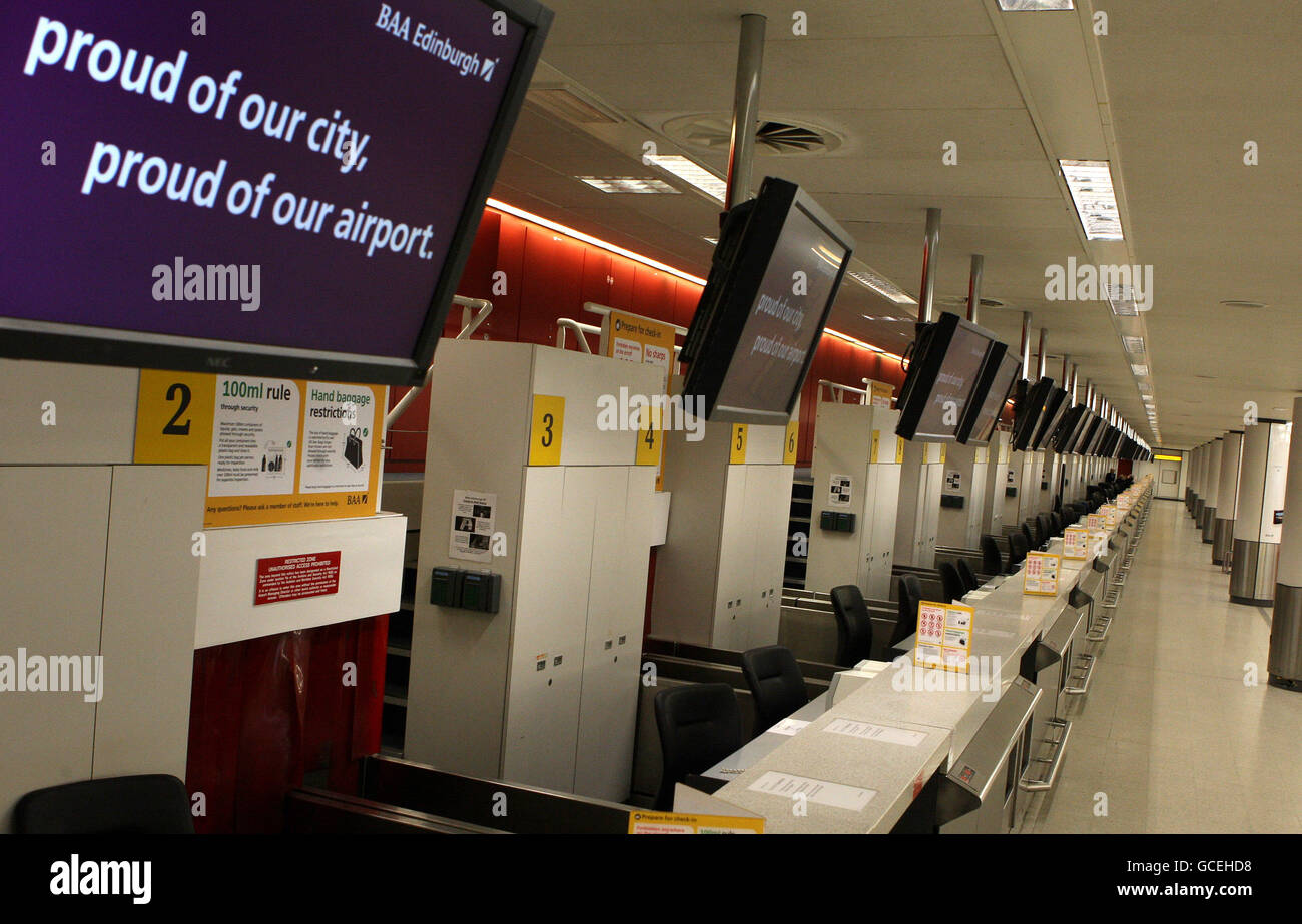 Empty check in desks at edinburgh airport hires stock photography and