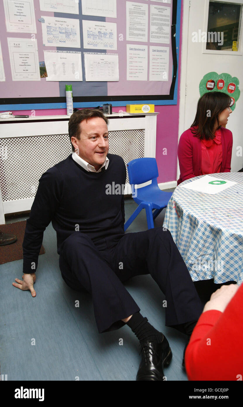 Conservative Party leader David Cameron and his wife Samantha during a visit to Mixenden Parents Resourcing Centre near Halifax, West Yorkshire. Stock Photo
