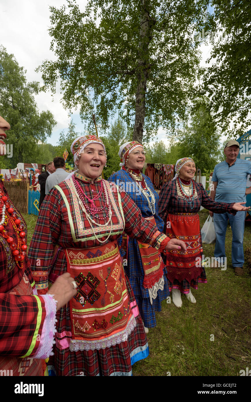 Russians celebrate Sabantuy in 2016 by wearing Bashkir and Tartar ...
