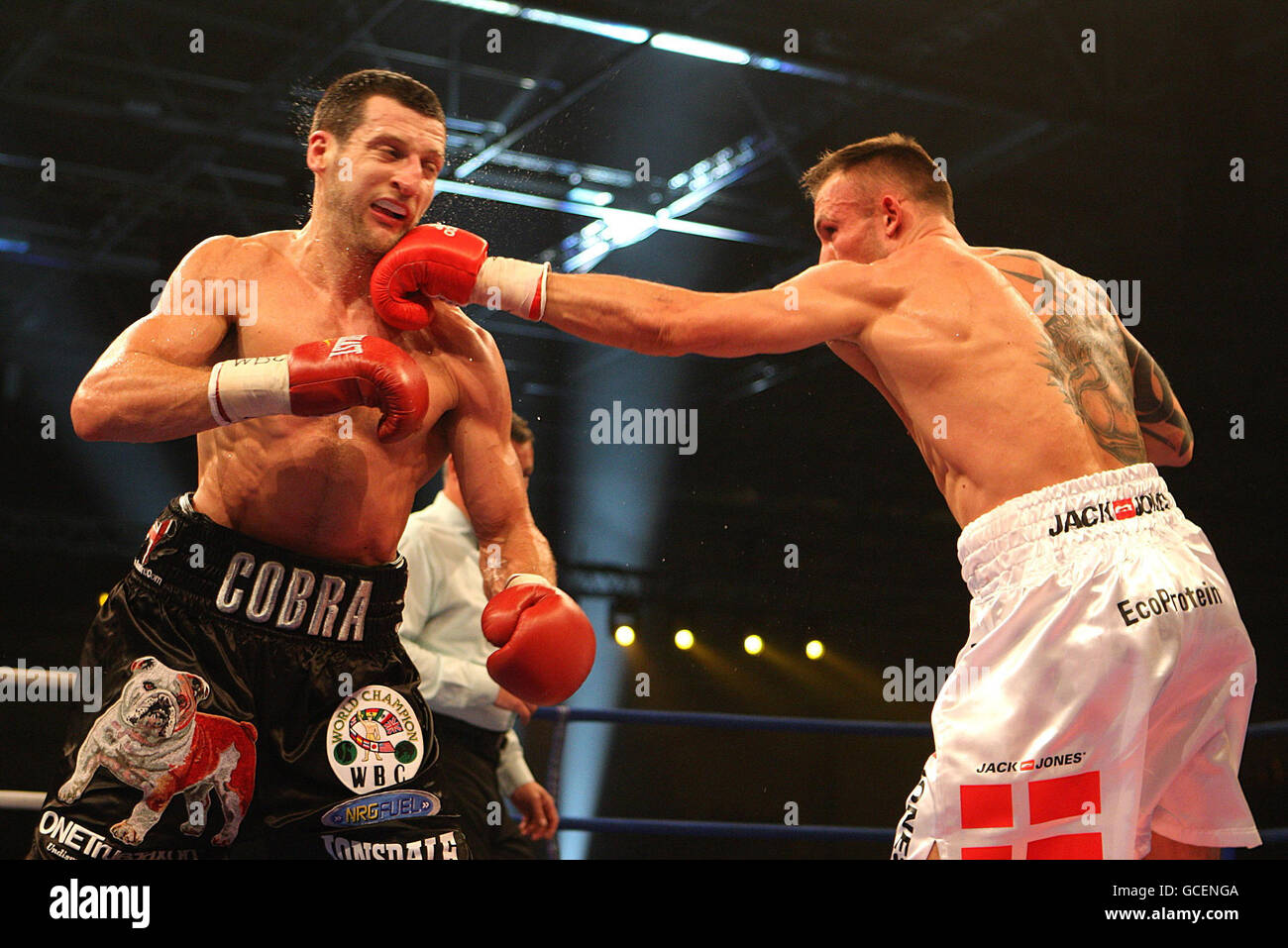 Boxing - WBC Super Middleweight Title - Carl Froch v Mikkel Kessler - MCH  Messecenter Herning - Denmark Stock Photo - Alamy