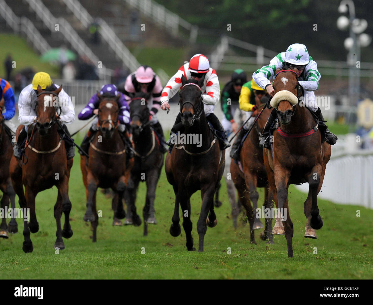 Horse Racing - May Festival - Boodles Ladies Day - Chester Racecourse. Thin Red Line ridden by Tom Eaves (right) wins the Cvam Handicap during the May Festival Boodles Ladies Day at Chester Racecourse. Stock Photo