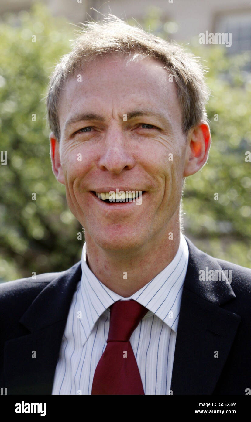 Scottish Labour MP for East Renfrewshire Jim Murphy at a post election press conference at John Smith House, Glasgow. Stock Photo