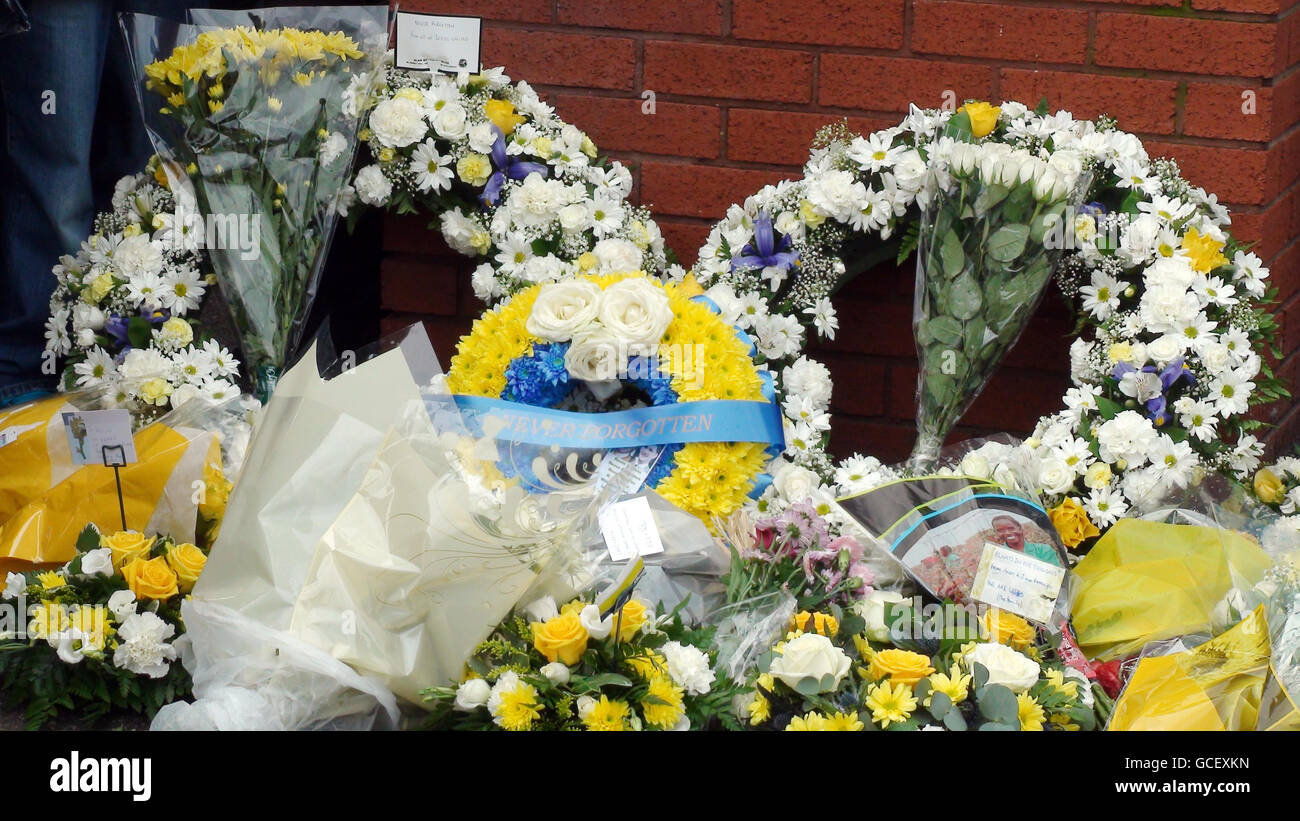 Floral Tributes Laid By Leeds United Fans Outside Elland Road Stadium   Floral Tributes Laid By Leeds United Fans Outside Elland Road Stadium GCEXKN 