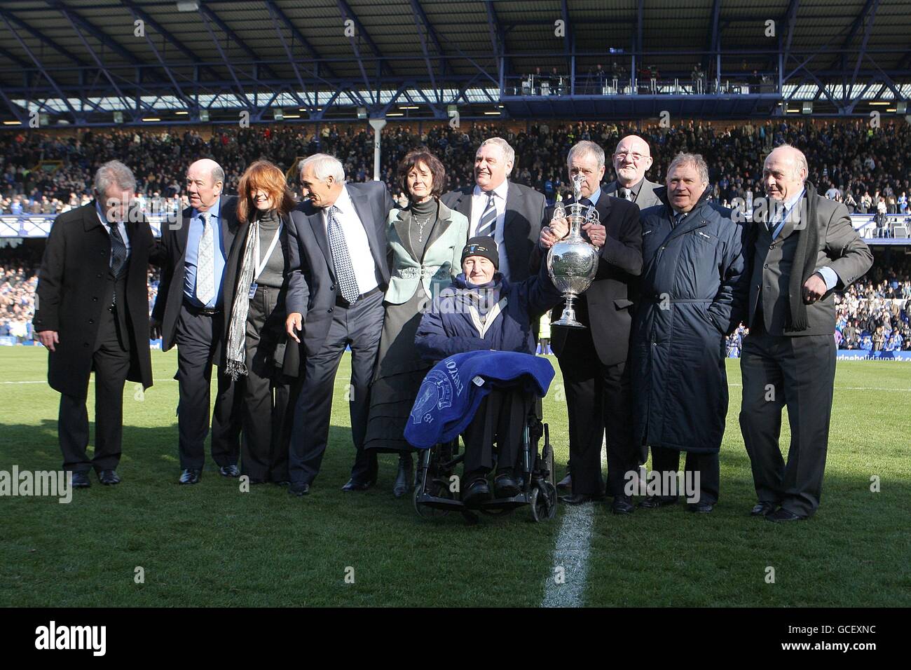 Soccer - Barclays Premier League - Everton v West Ham United - Goodison Park. Members of the 1969/1970 First Division Championship winning squad are presented to fans at half time Stock Photo